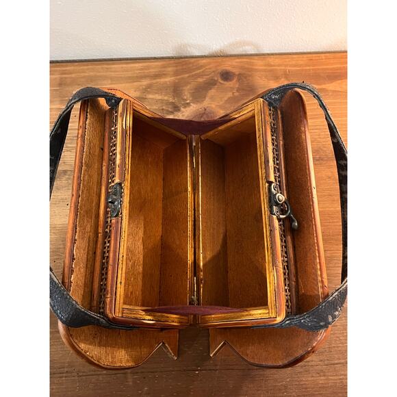 Vintage Woven Wooden Box Purse with Flower Detail and Wicker Panels - Picture 7 of 10